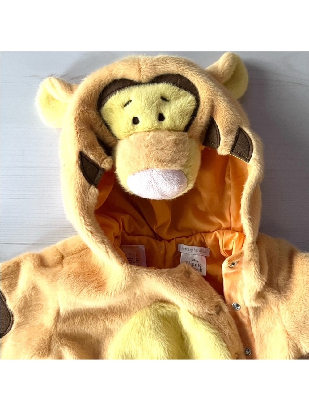 Pottery Barn Kids Tigger costume
RARE- difficult to find in size 3T (last one)